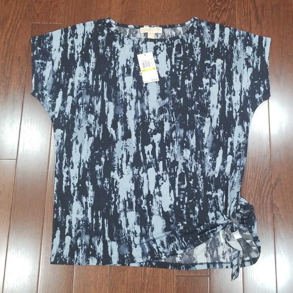 Michael Kors Tops - 😍NWT Michael Kors Top😍